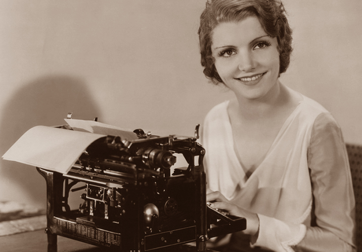 מזכירה בכירה